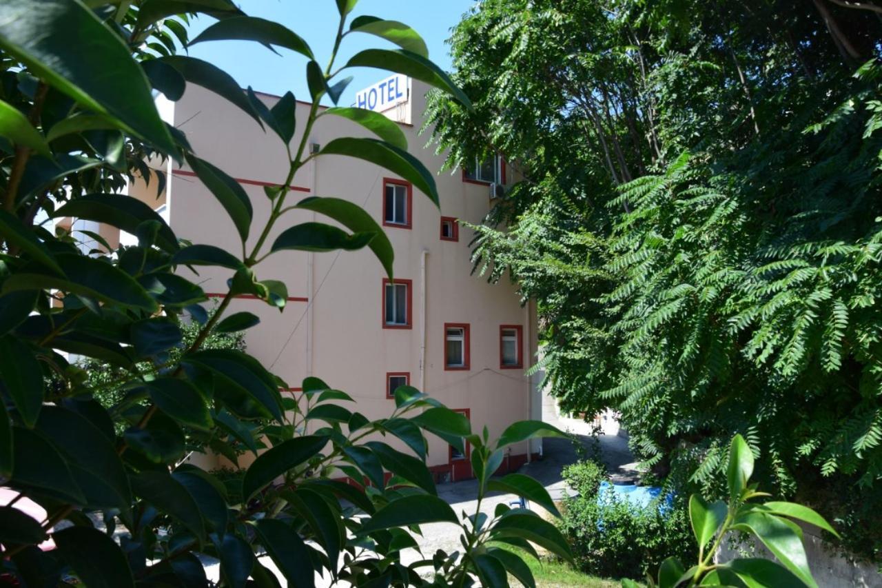 דורס Hotel Ceka מראה חיצוני תמונה